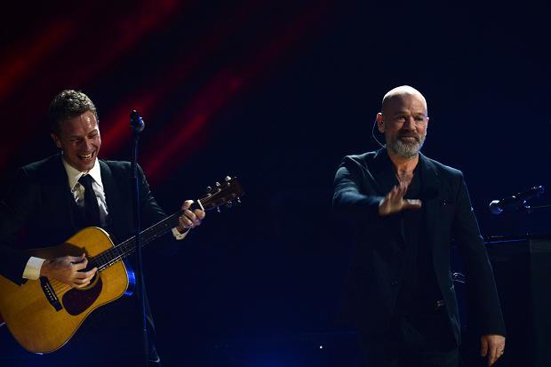 Chris Martin e Michael Stipe em “In the sun”: Ouça agora!