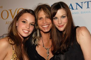 filhas-de-steven-tyler-rock-cabeca