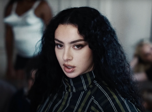 Moda e Música com Alice Horta: Charli XCX