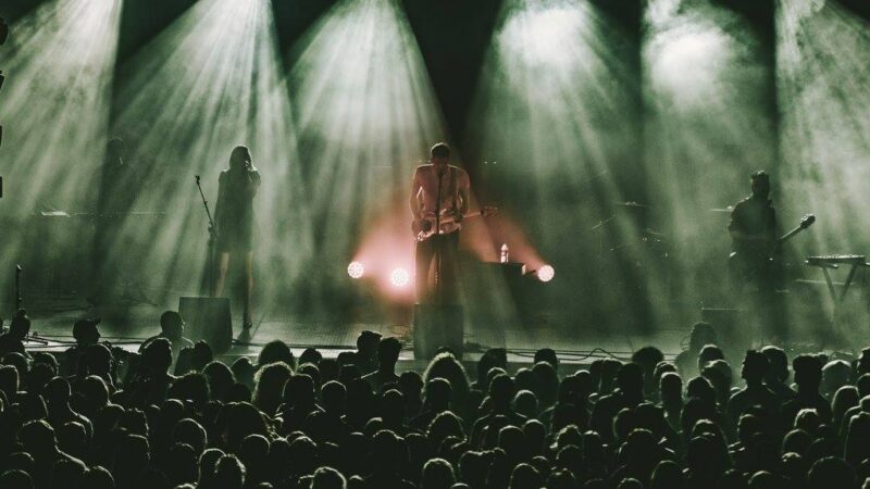 Color Palette + 12 Indie Rock GLORIOUS artists to follow in 2025