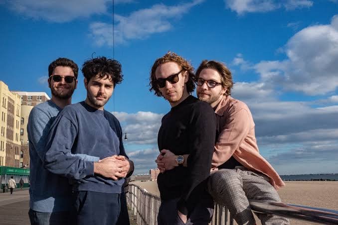 Loose Buttons + 9 artists that are making Alternative Rock today